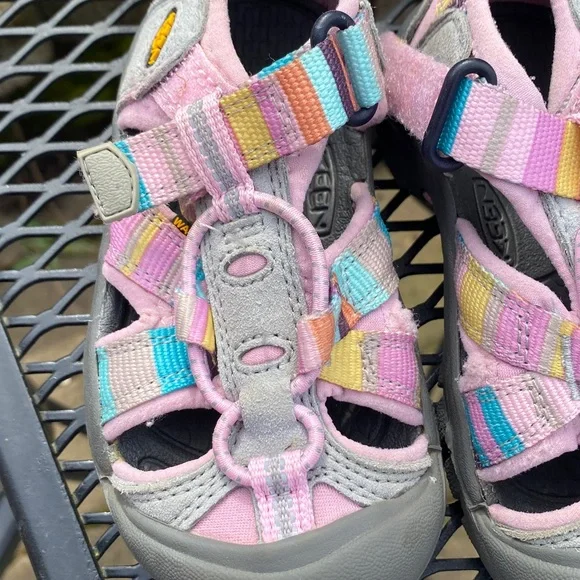 Preowned Keen Toddler girl Multicolor Striped Closed-Toe Sandals 8 US excellent - Picture 5 of 11